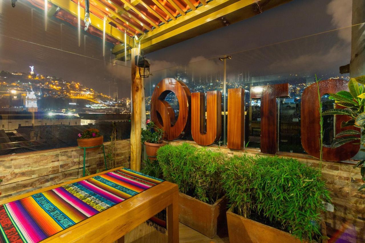 Friends Hotel & Rooftop - Historic Center & Museums 키토 외부 사진