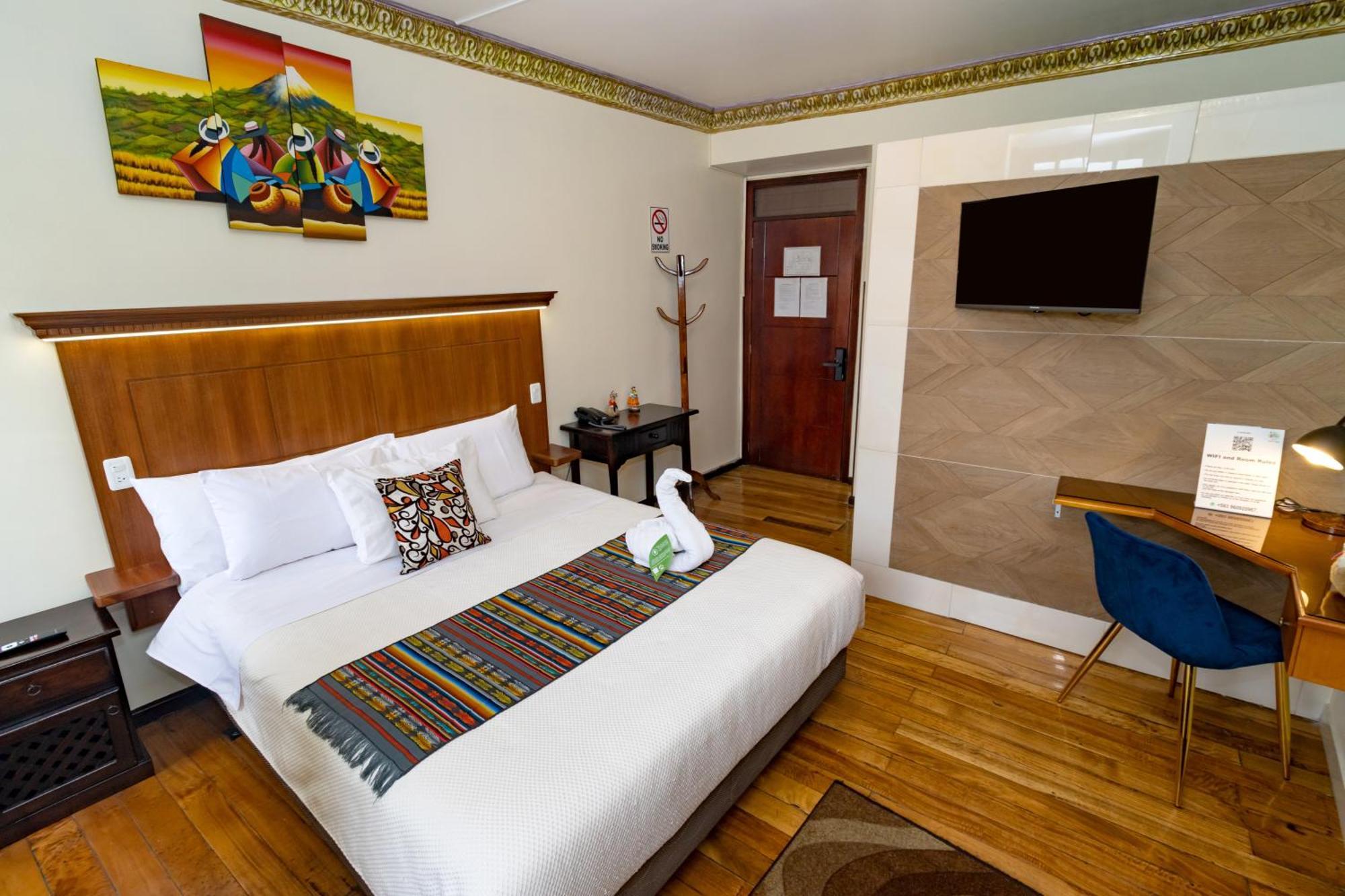 Friends Hotel & Rooftop - Historic Center & Museums 키토 외부 사진