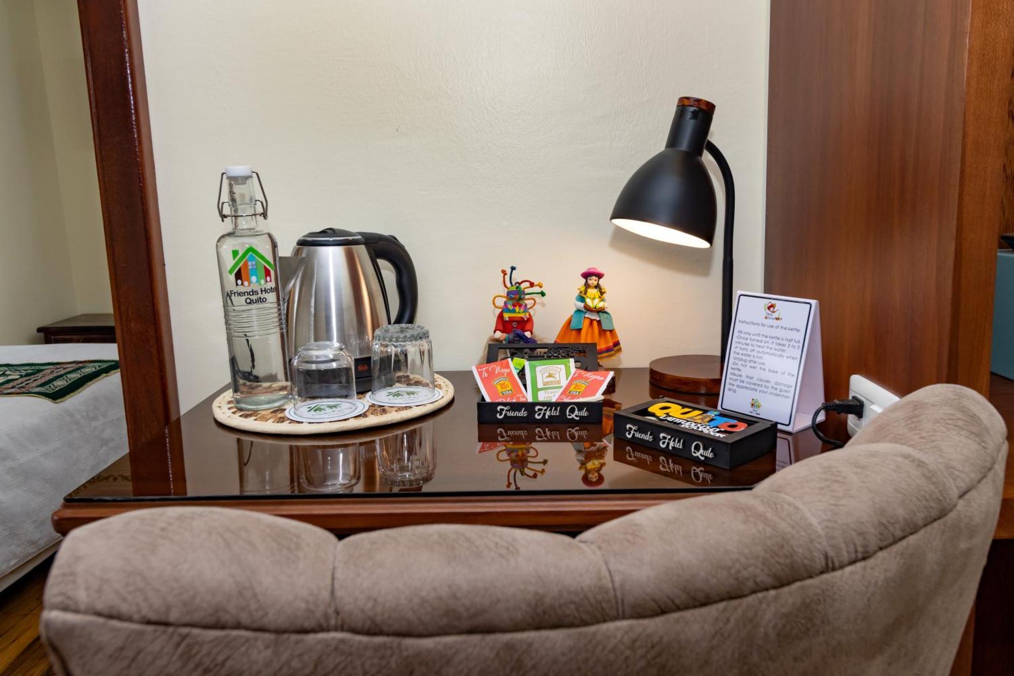 Friends Hotel & Rooftop - Historic Center & Museums 키토 외부 사진