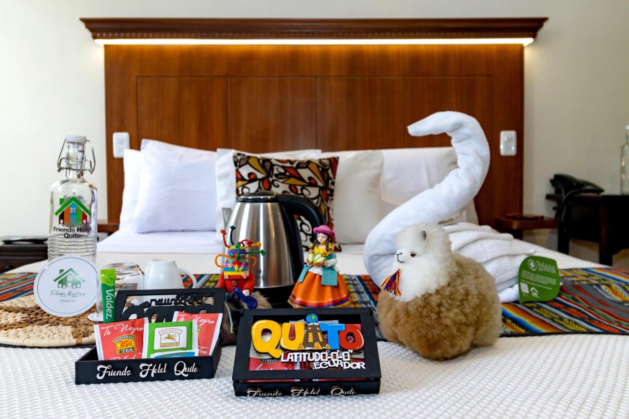 Friends Hotel & Rooftop - Historic Center & Museums 키토 외부 사진